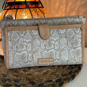 Consuela Wallet